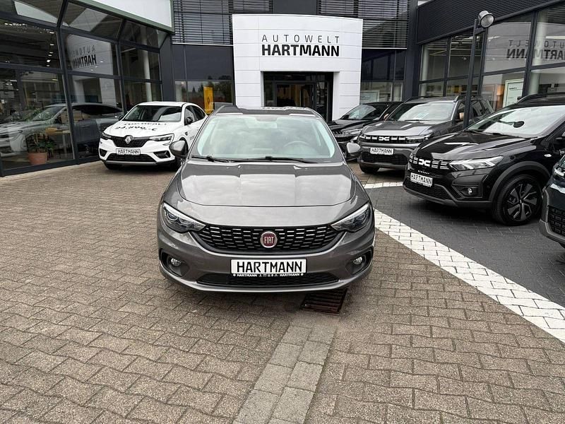 Grau Gebraucht 2020 Fiat Tipo Lounge Limousine | 10.990 € (Fairer Preis) - Bild 1/3