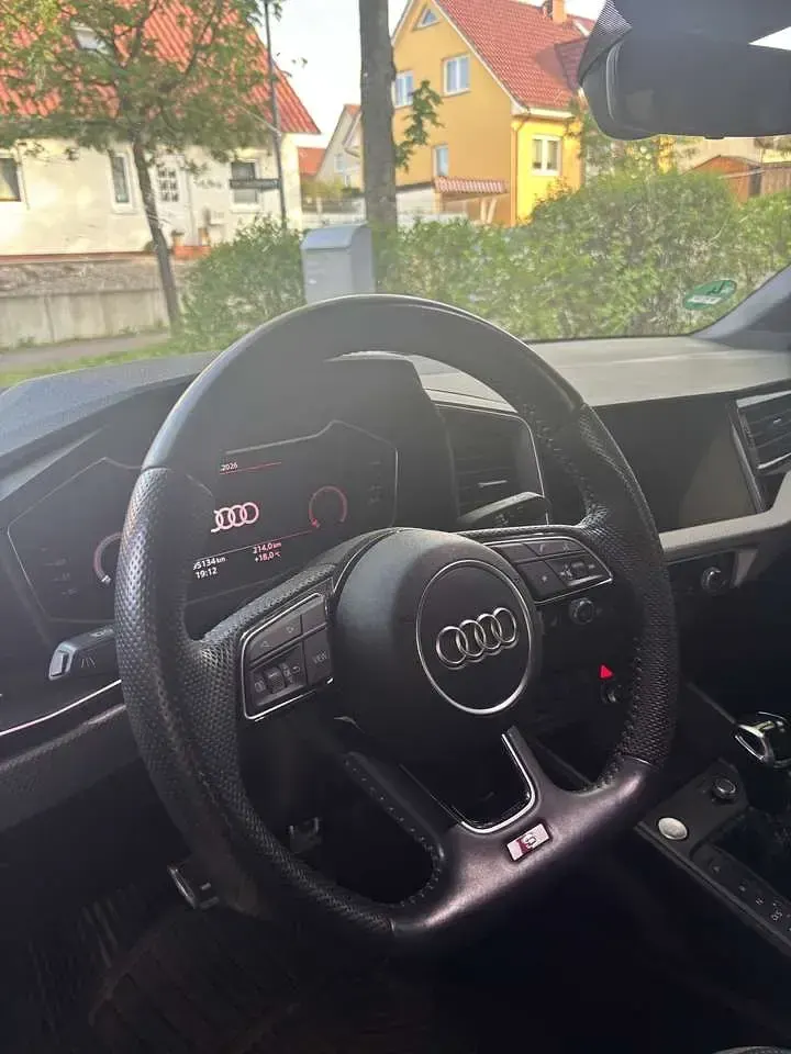 Używany Audi A1 S-Line 200 KM (147 kW) 2019 Szary SUV