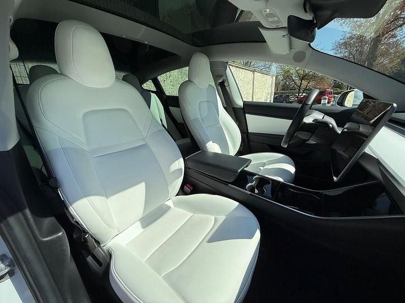 Used Tesla Model 3 Standard Range Plus 239 kW (325 HP) 2019 White Sedan