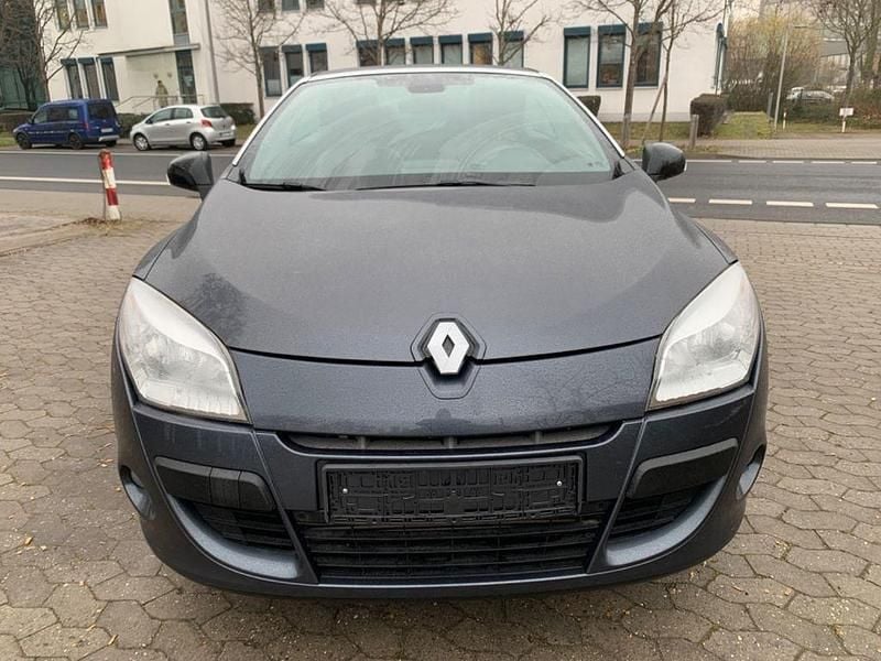 Grau Gebraucht 2013 Renault Mégane Cabriolet Luxe Cabrio | 9.199 € (Fairer Preis) - Bild 1/4