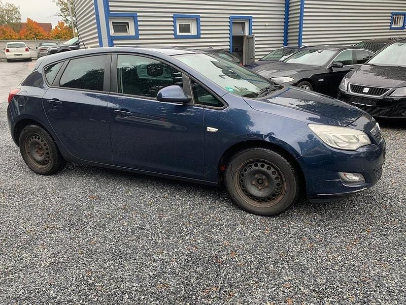 Blau Gebraucht 2011 Opel Astra Design Edition Limousine | 2.499 € (Fairer Preis) - Bild 1/4