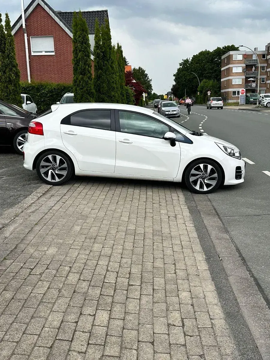 Gebraucht Kia Rio Spirit 84 PS (61 kW) 2017 Weiß Kleinwagen