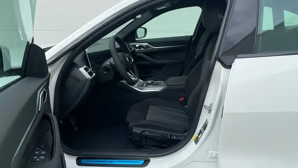 Neu BMW i4 Efficient Dynamics 250 kW (340 PS) 2026 Alpinweiß uni Limousine