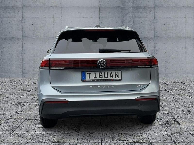 Neu VW Tiguan Life 150 PS (110 kW) 2025 Silber SUV