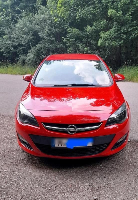 Rot Gebraucht 2015 Opel Astra Limousine | 5.100 € (Guter Preis) - Bild 1/4