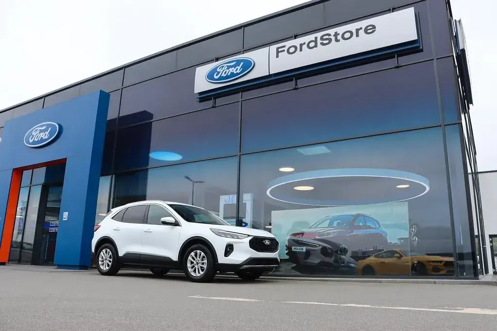 Nowe Ford Kuga Titanium 150 KM (110 kW) 2026 Biały SUV