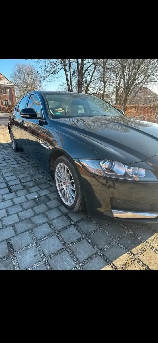 Gebraucht Jaguar XF Prestige 163 PS (119 kW) 2017 Schwarz Limousine