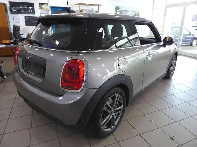 Usado Mini ONE 102 HP (75 kW) 2019 Prateado Citadino