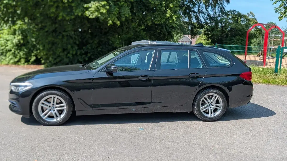 Gebraucht BMW 520 Sport Line 190 PS (139 kW) 2019 Schwarz Kombi
