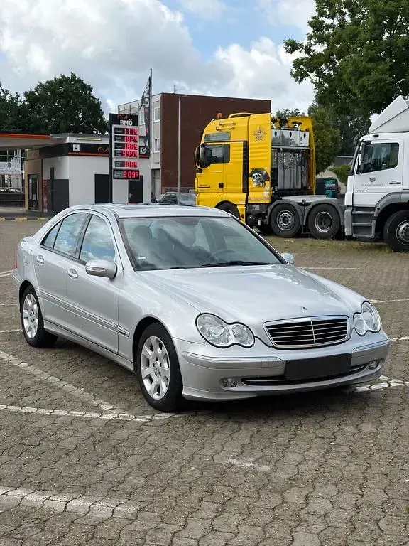 Gebraucht Mercedes 240 170 PS (125 kW) 2000 Silber Limousine