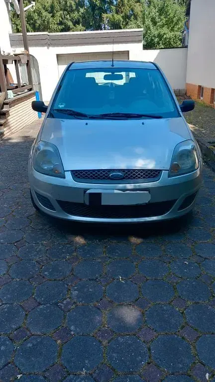 Gebraucht Ford Fiesta Trend 69 PS (50 kW) 2007 Silber Kleinwagen