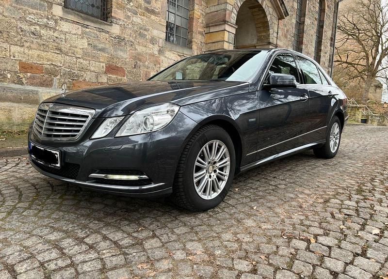 Gebraucht Mercedes E220 Elegance 170 PS (125 kW) 2011 Grau Limousine
