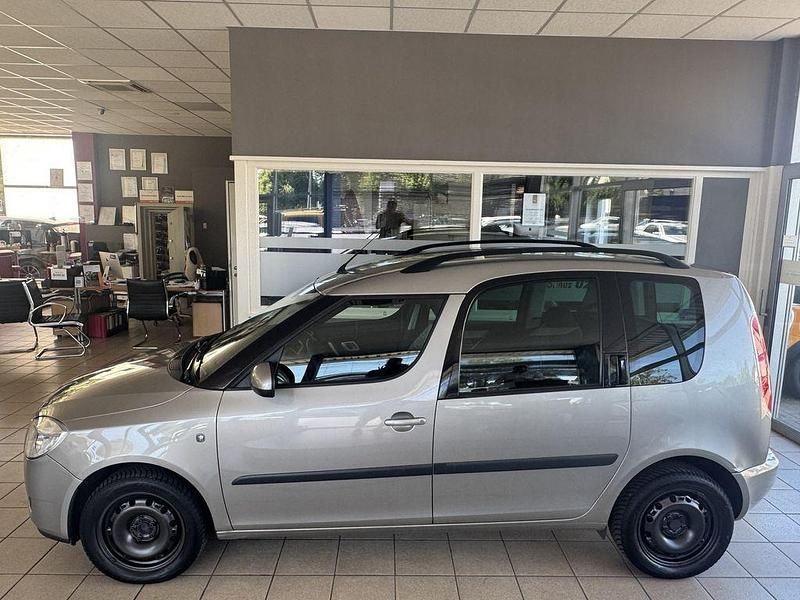 Champagner Gebraucht 2009 Skoda Roomster Plus Edition Van / Kleinbus | 3.990 € (Etwas zu teuer) - Bild 1/4