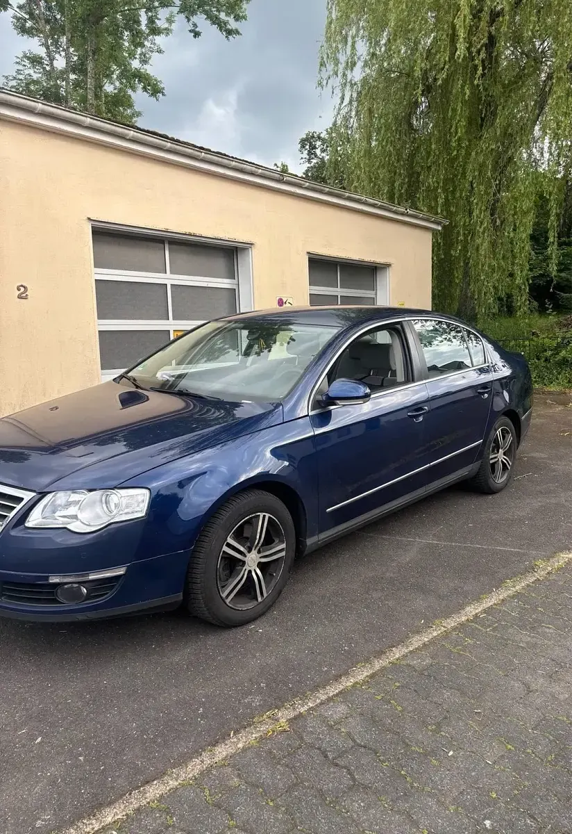 Gebraucht VW Passat 116 PS (85 kW) 2005 Blau Limousine