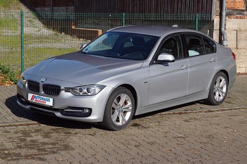 Silber Gebraucht 2013 BMW 316 Sport Line Limousine | 10.950 € (Fairer Preis) - Bild 1/4
