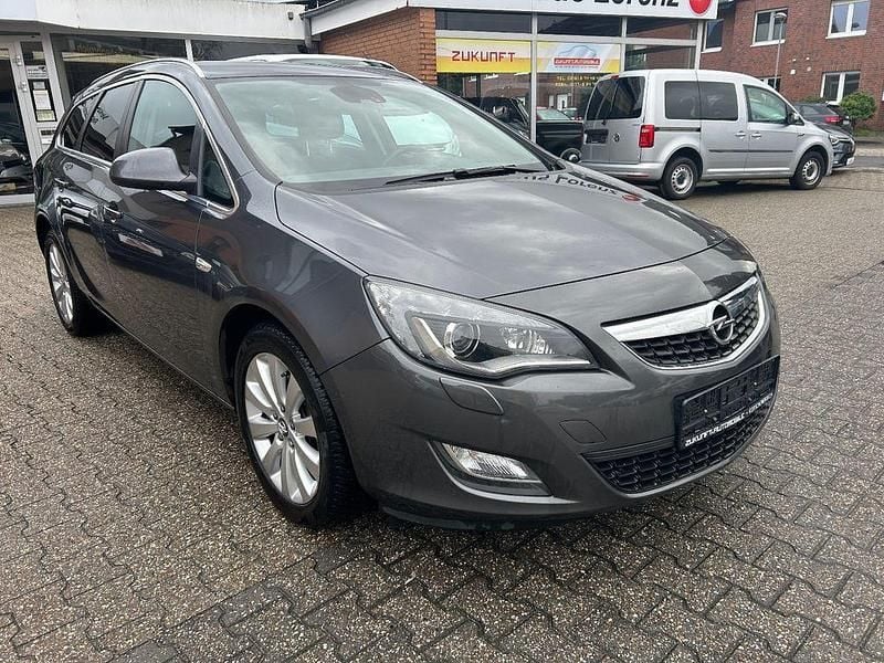 Grau Gebraucht 2011 Opel Astra Innovation Kombi | 2.650 € (Guter Preis) - Bild 1/4