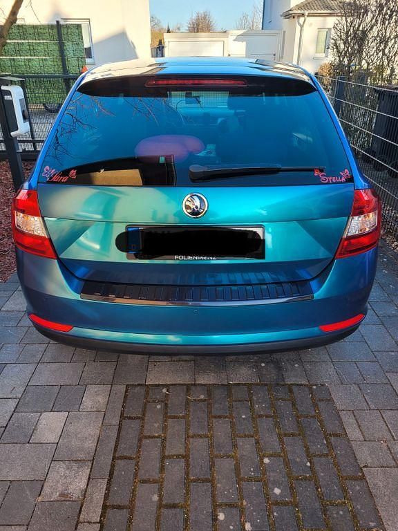 Gebraucht Skoda Rapid Joy 90 PS (66 kW) 2017 Rot Kleinwagen