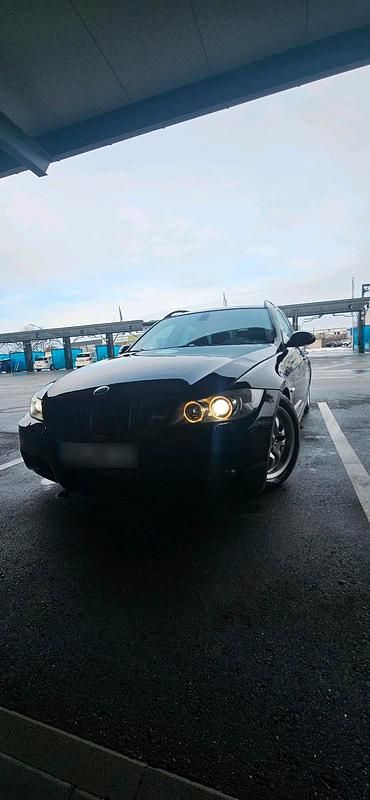 Gebraucht BMW 320 177 PS (130 kW) 2008 Schwarz Kombi