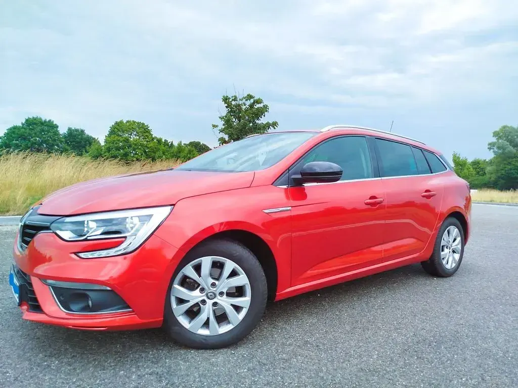 Gebraucht Renault Mégane Life 116 PS (85 kW) 2018 Rot Limousine