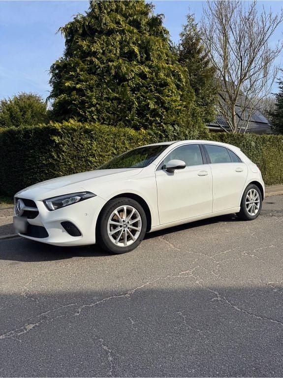 Gebraucht Mercedes A200 163 PS (119 kW) 2019 Weiß Limousine