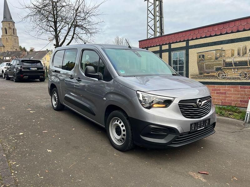 Grau Gebraucht 2021 Opel Combo Van / Kleinbus | 15.000 € (Fairer Preis) - Bild 1/4