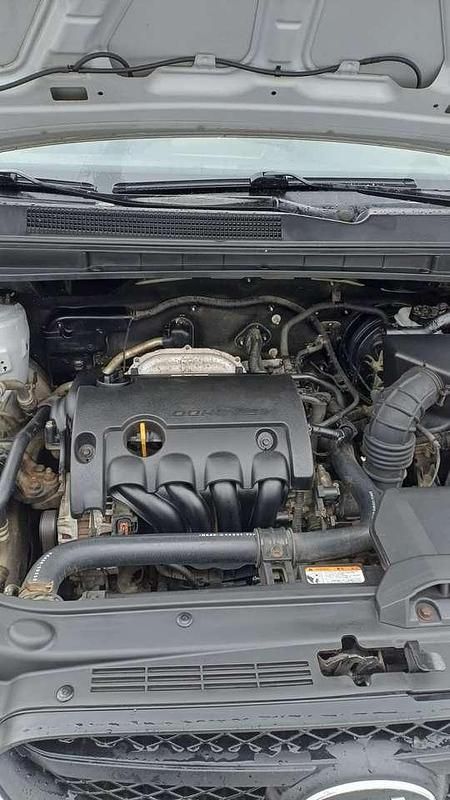 Gebraucht Kia Carens EX 132 PS (97 kW) 2009 Silber Van / Kleinbus