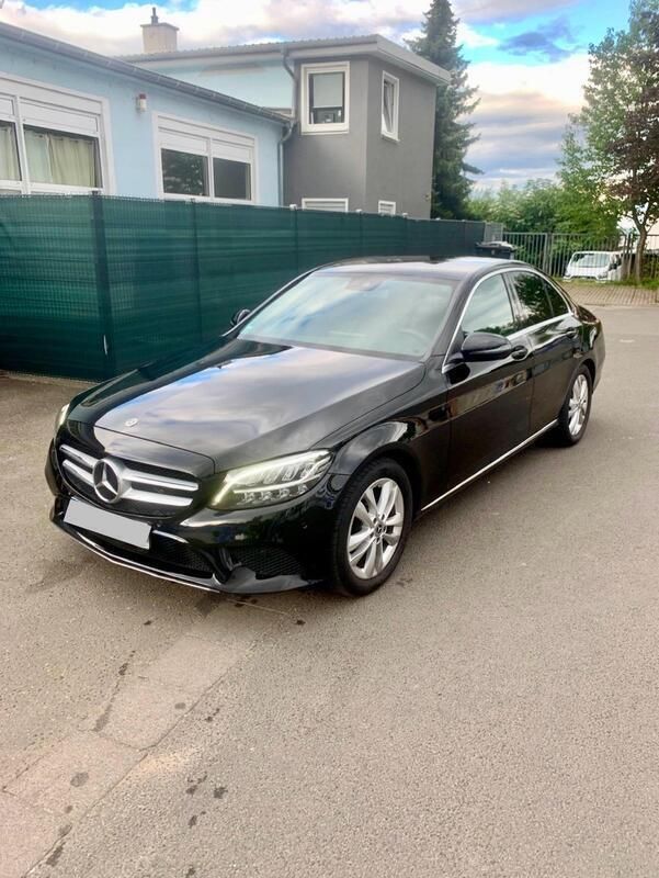 Schwarz Gebraucht 2019 Mercedes C180 Limousine | 27.500 € - Bild 1/4