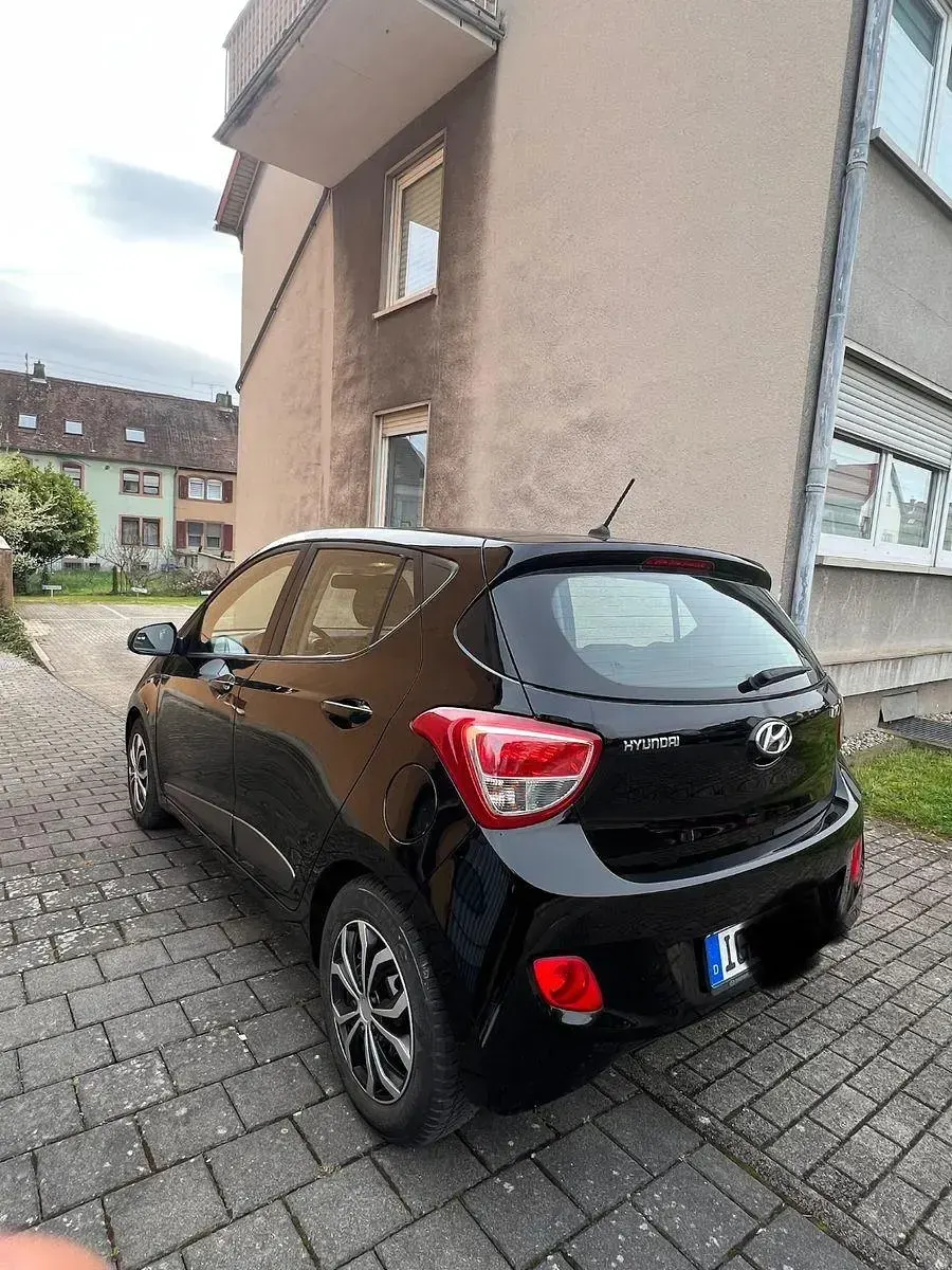 Gebraucht Hyundai i10 Classic 67 PS (49 kW) 2015 Schwarz Kleinwagen