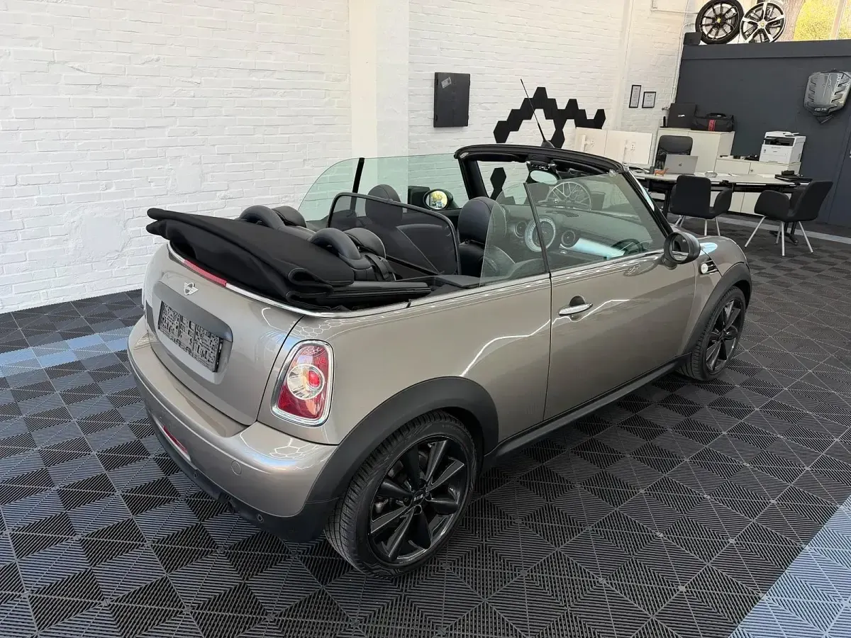 Gebraucht Mini Cooper Cabriolet 122 PS (89 kW) 2012 Grau Cabrio