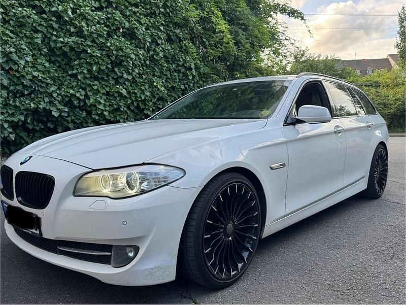 Weiß Gebraucht 2011 BMW 520 Kombi | 6.800 € (Superpreis) - Bild 1/4