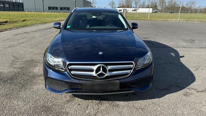 Gebraucht Mercedes E220 Avantgarde 194 PS (142 kW) 2017 Blau Kombi