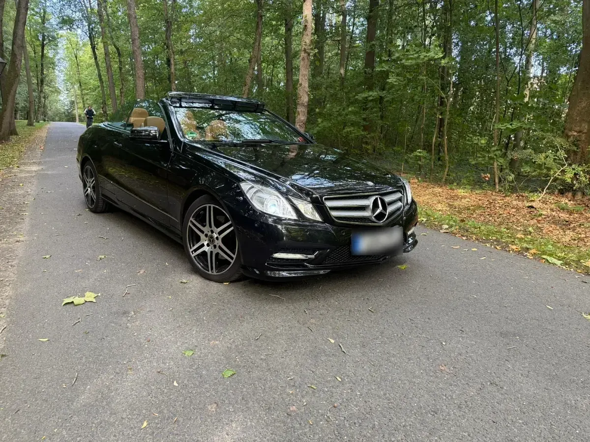Gebraucht Mercedes E200 184 PS (135 kW) 2012 Schwarz Cabrio