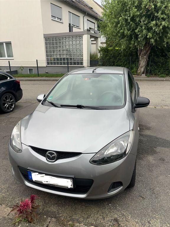 Silber Gebraucht 2009 Mazda 2 Impuls Limousine | 3.999 € (Fairer Preis) - Bild 1/4