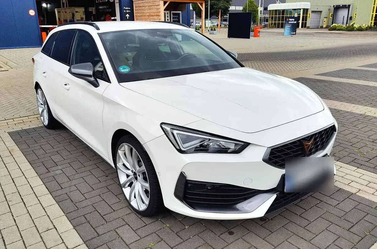 Second-hand Cupra Leon VZ 245 CP (180 kW) 2023 Alb Break