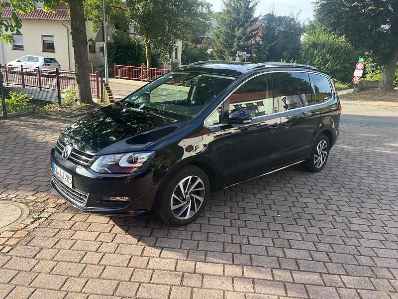 Schwarz Gebraucht 2017 VW Sharan Sound Van / Kleinbus | 22.900 € (Superpreis) - Bild 1/4