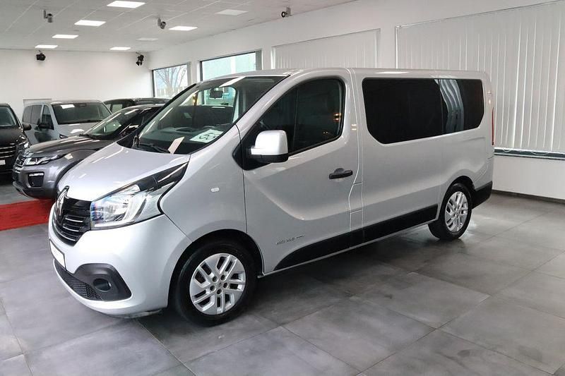 Gebraucht Renault Trafic Expression 145 PS (106 kW) 2016 Silber Van / Kleinbus