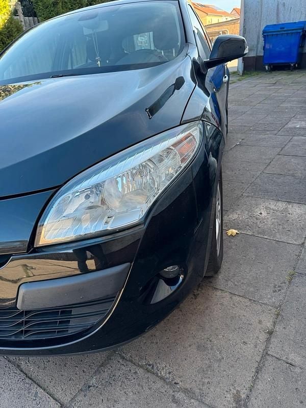 Schwarz Gebraucht 2011 Renault Mégane GrandTour Kombi | 4.500 € (Fairer Preis) - Bild 1/4