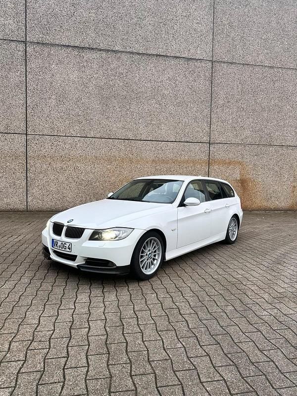 Weiß Gebraucht 2008 BMW 325 Kombi | 6.399 € (Fairer Preis) - Bild 1/4