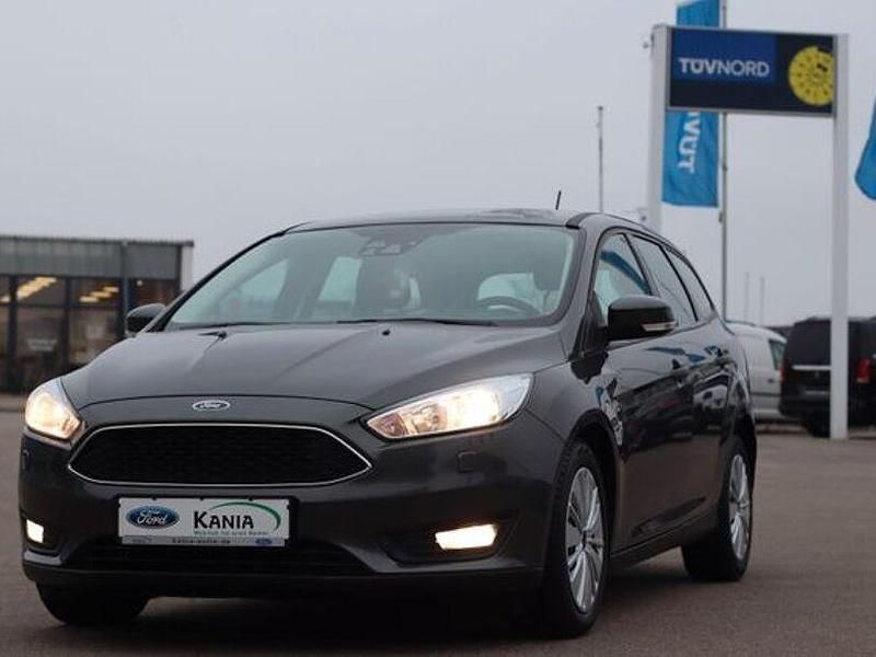 Grau Gebraucht 2018 Ford Focus Business Edition Limousine | 10.872 € (Fairer Preis) - Bild 1/4