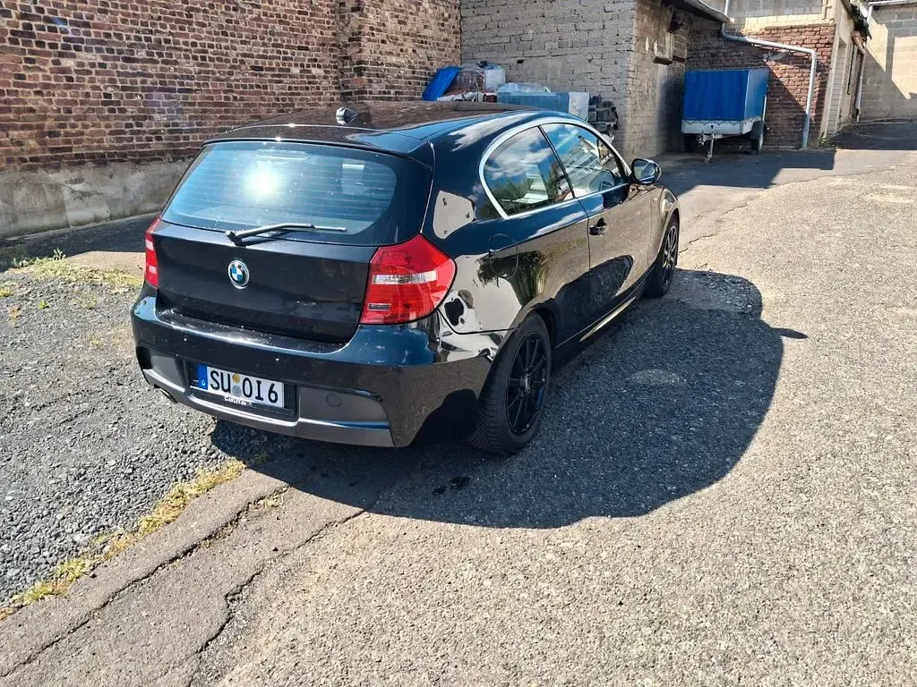 Gebraucht BMW 118 Sport Line 143 PS (105 kW) 2009 Schwarz Kleinwagen