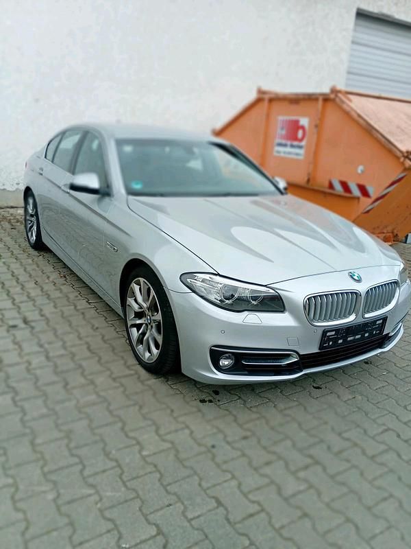 Gebraucht BMW 520 190 PS (139 kW) 2015 Silber Limousine