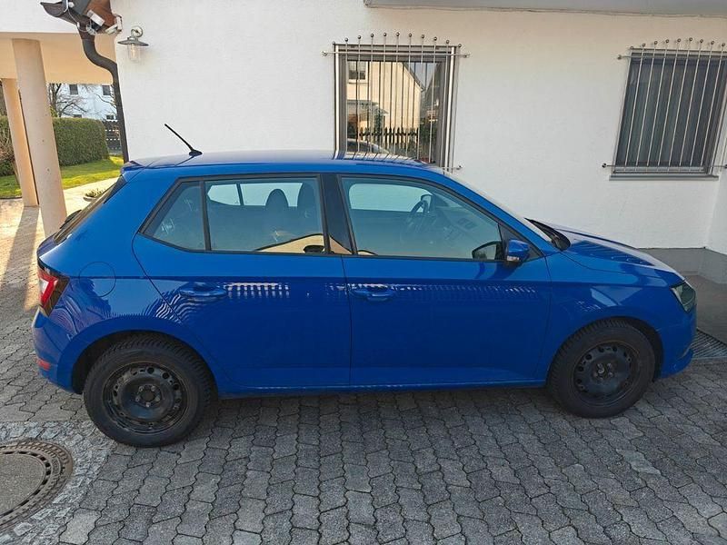 Gebraucht Skoda Fabia 60 PS (44 kW) 2020 Blau Limousine