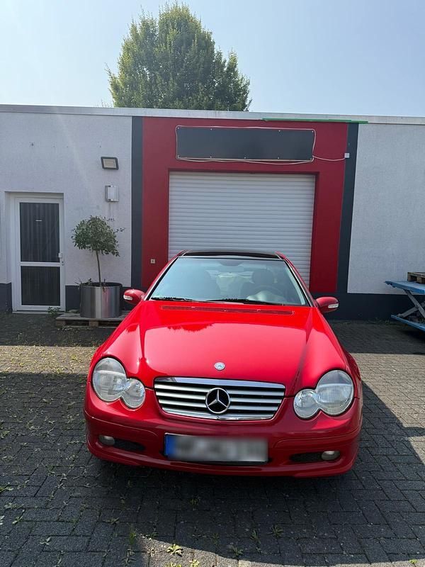 Rot Gebraucht 2003 Mercedes C180 Coupé | 2.650 € (Teuer) - Bild 1/4