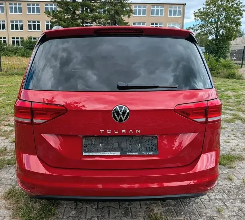 Gebraucht VW Touran Highline 150 PS (110 kW) 2023 Rot Van / Kleinbus