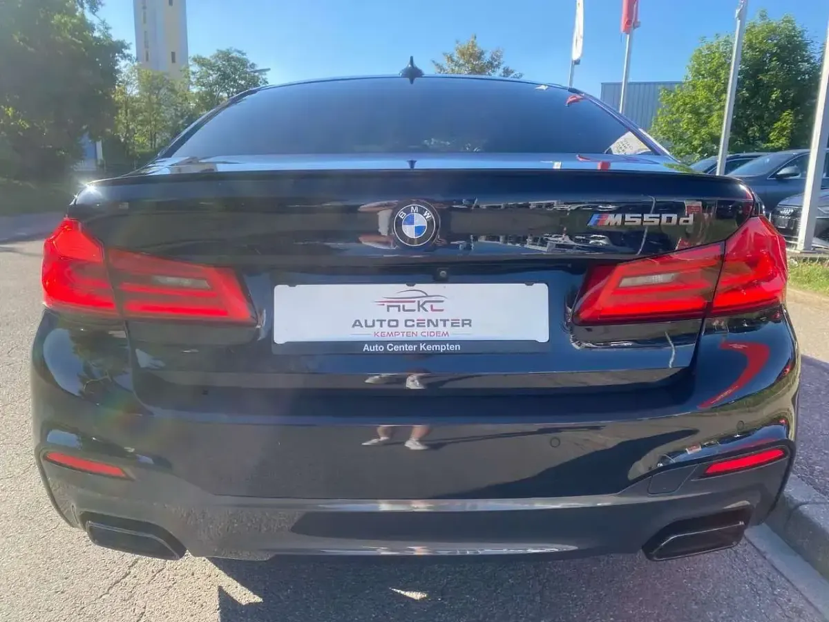 Gebraucht BMW 550 400 PS (294 kW) 2018 Carbonschwarz Limousine