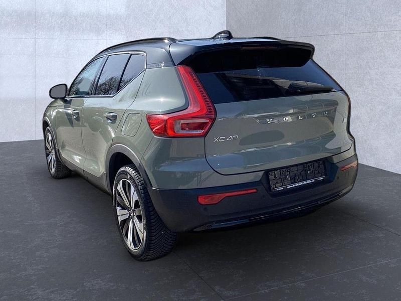 Gebraucht Volvo XC40 Core 185 kW (252 PS) 2023 Sage green / (metallic) SUV