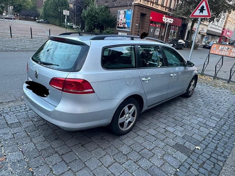 Gebraucht VW Passat 140 PS (102 kW) 2012 Silber Kombi