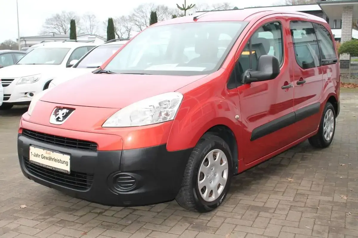 Gebraucht Peugeot Partner Tepee Tendance 90 PS (66 kW) 2010 Rot Van / Kleinbus