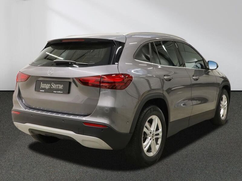 Gebraucht Mercedes GLA200 163 PS (119 kW) 2023 Grau SUV