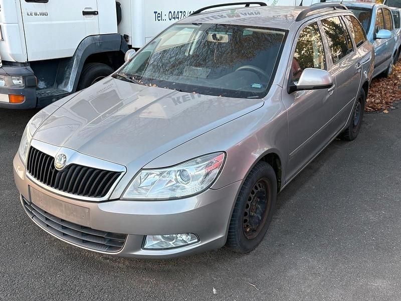 Gold Gebraucht 2011 Skoda Octavia Kombi | 1.790 € (Superpreis) - Bild 1/4